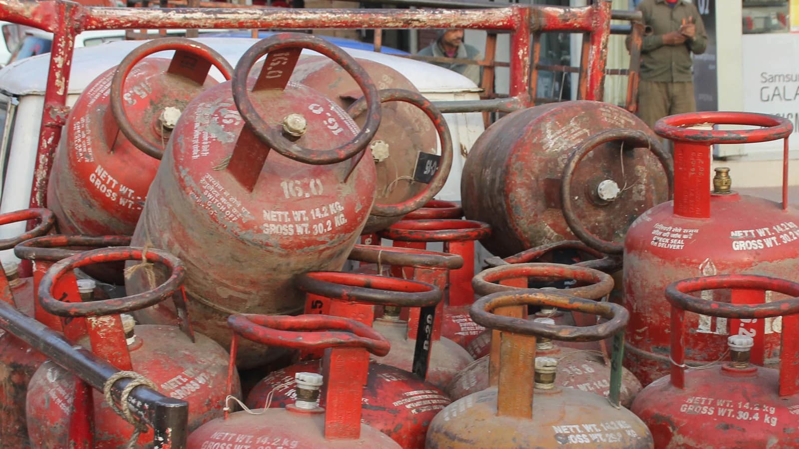 Gas supply to commercial establishments disrupted in Dehradun as well as other places in the Country