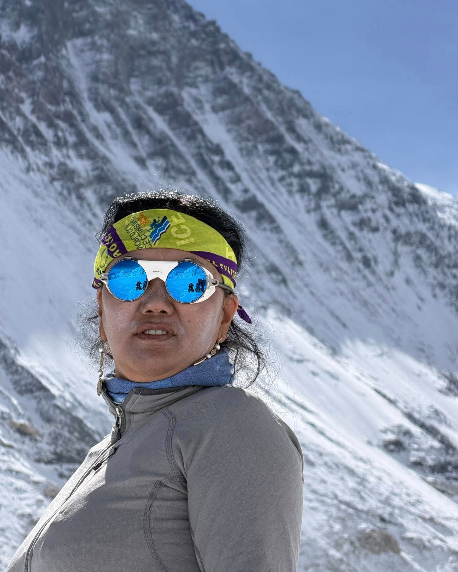 'Everest Man' and 'Mountain Queen' break own records scaling world's tallest peak