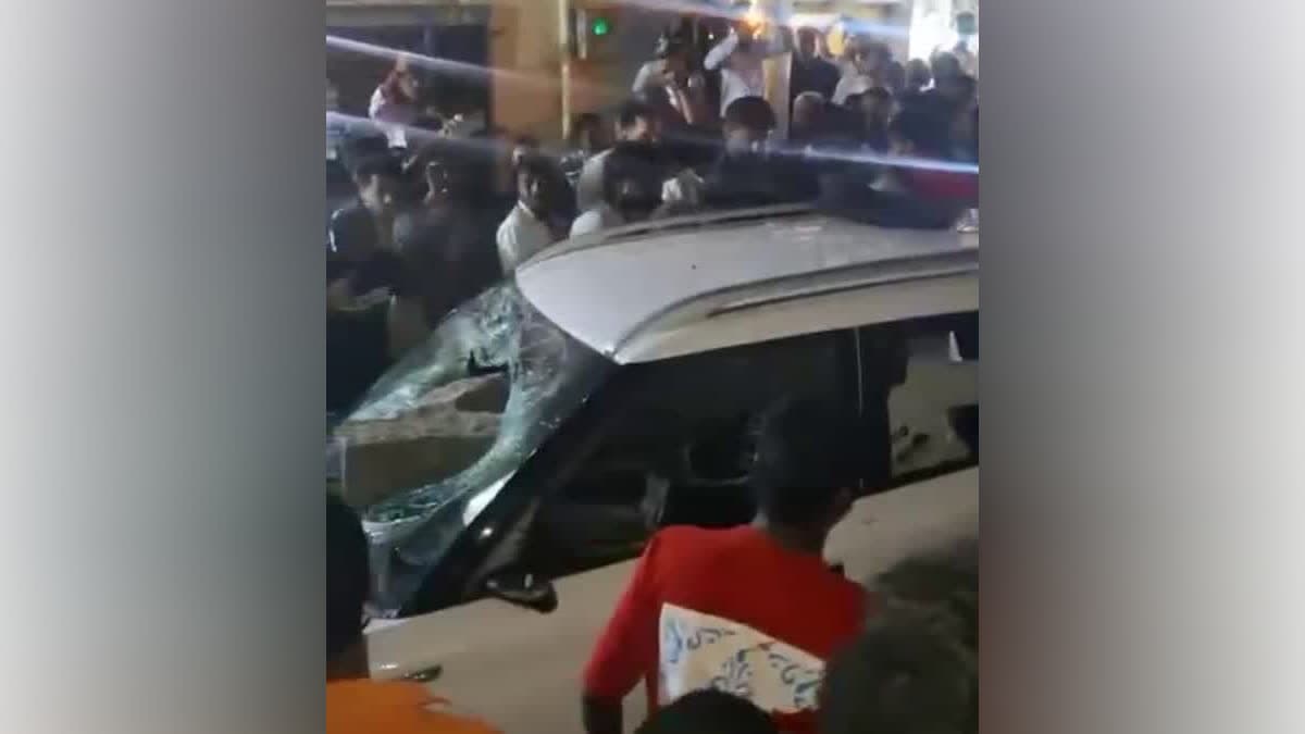 Bengaluru Kidnap Attempt Over Inter-Caste Marriage Ends in Crash, Six Injured; Locals Rescue Woman